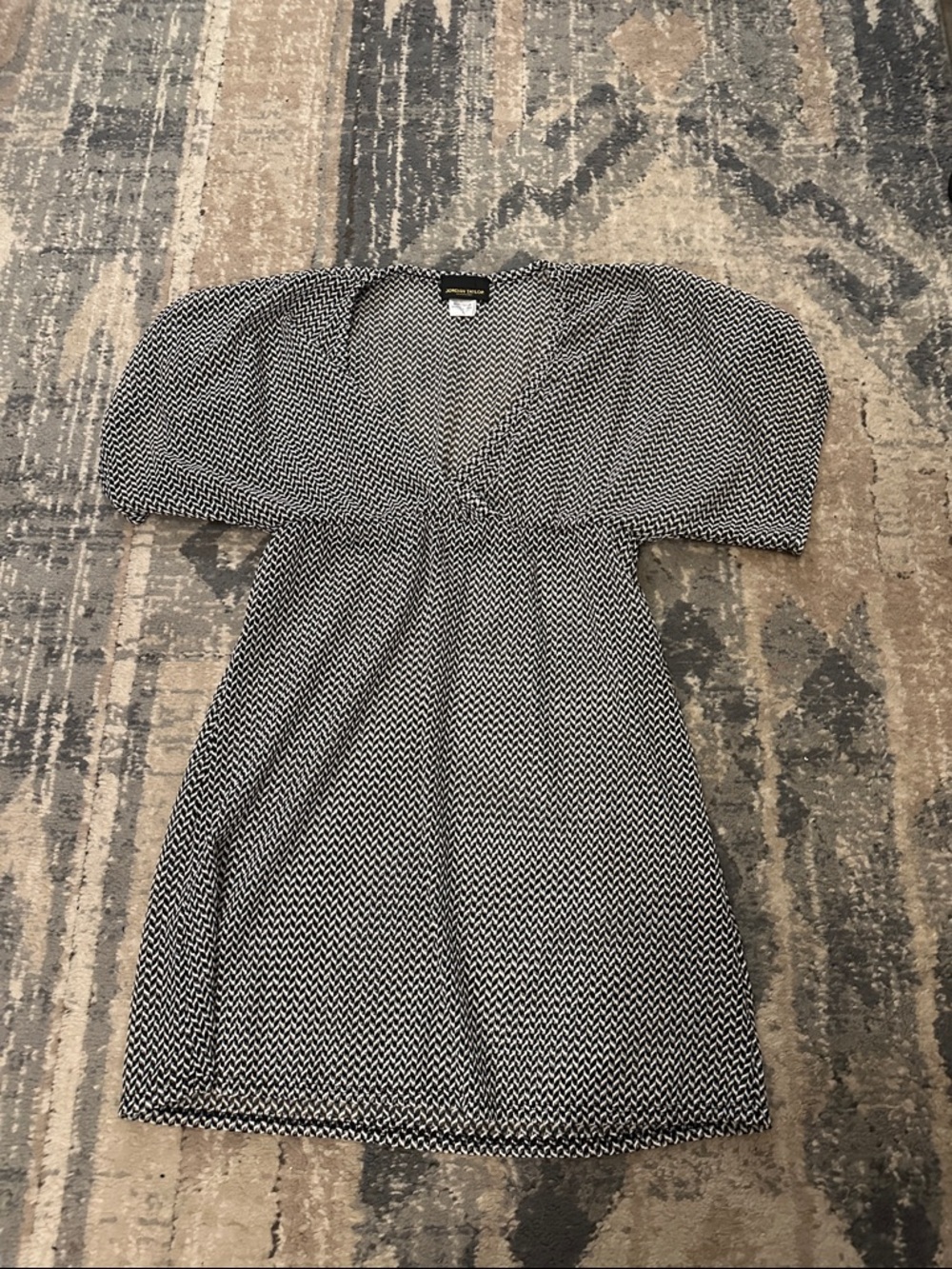 Black & White Patterned V-Neck Cover Up